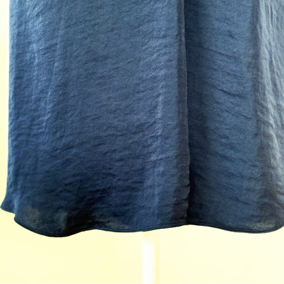 Vince Camuto Blue Sleeveless Blouse - Picture 3 of 8